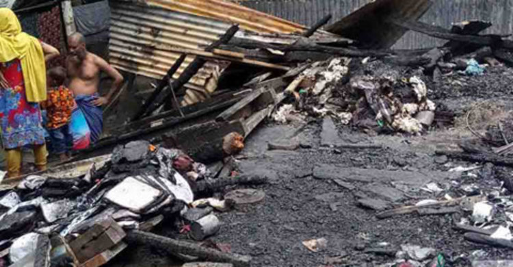 পুড়ে গেল মৎস্যজীবীর ঘর-বাড়ি