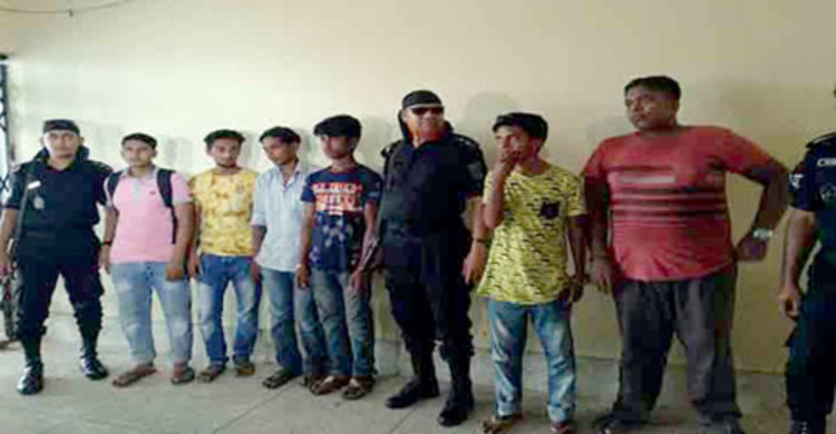 থামছে না টিকিট কালোবাজারি, রাজশাহীতে আটক ৬