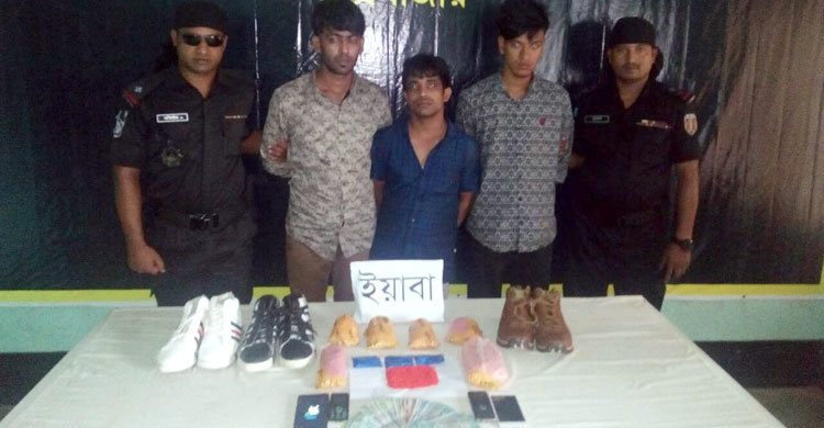 জুতার ভেতর ২২ হাজার ইয়াবা