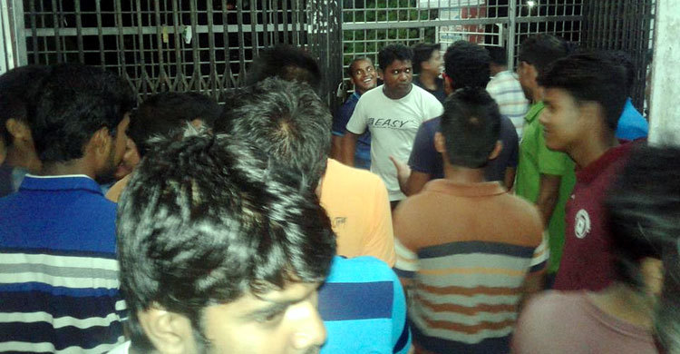 সংস্কারের দাবিতে রাবির আবাসিক হল শিক্ষার্থীদের আন্দোলন