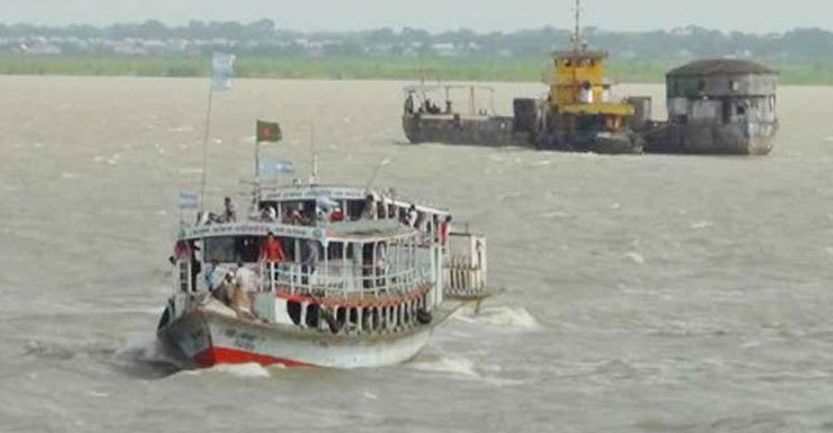 তীব্র বাতাসে পদ্মায় লঞ্চ বন্ধ