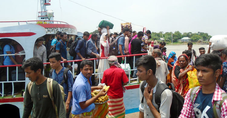 দৌলতদিয়ায় ঘরমুখী মানুষের চাপ, ভোগান্তি নেই