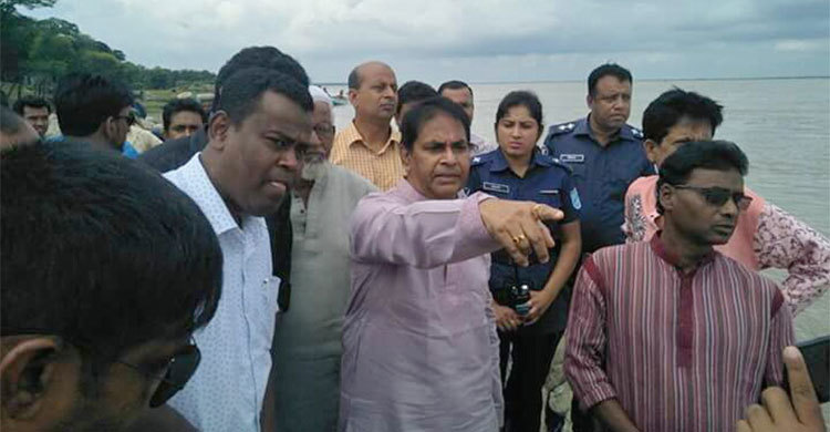 রাজবাড়ীর নদী ভাঙন এলাকা পরিদর্শন করলেন শিক্ষা প্রতিমন্ত্রী