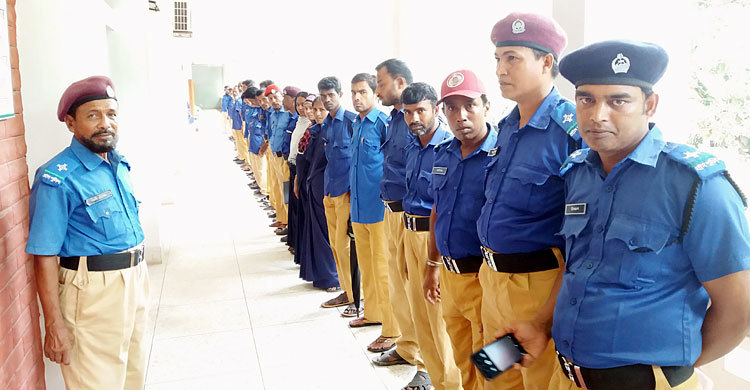 ১৭ মাসের হাজিরার যাতায়াত ভাতা পাচ্ছে না গ্রাম পুলিশ