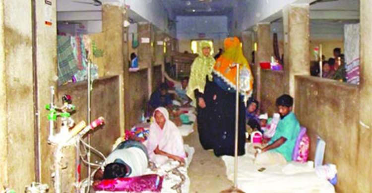 নারী ওয়ার্ড ফ্লোরে, শিশুরা এক কোণে