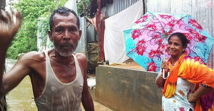 ত্রাণ লুটে ওরা, আমরা আশ্রয়কেন্দ্রে গিয়ে কী করব