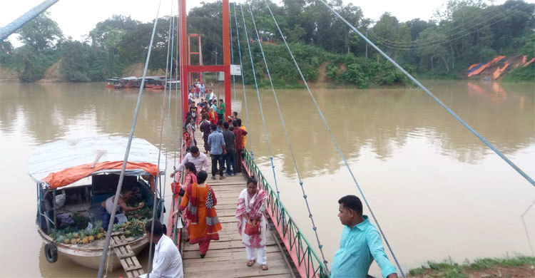 স্থানীয়দের পদচারণায় মুখর রাঙ্গামাটির পর্যটন কেন্দ্র
