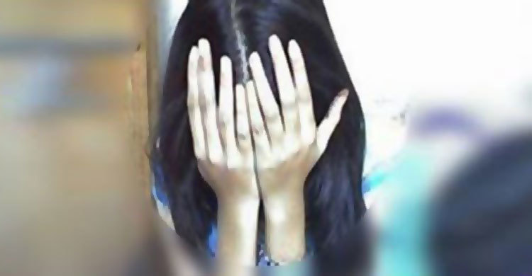 ধর্ষণে ব্যর্থ হয়ে কলেজছাত্রীর মাথা থেঁতলে দিল বখাটেরা