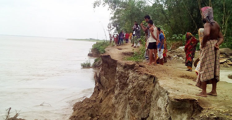 ভয়ঙ্কর হয়ে উঠছে পদ্মা-মেঘনা-যমুনা
