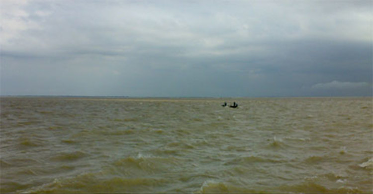 নদীর মাঝখানে বল আনতে গিয়ে ফিরলো না রিমন