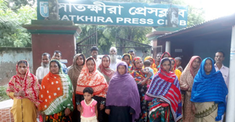 পুলিশের সহযোগিতায় পরিবার উচ্ছেদের অভিযোগ