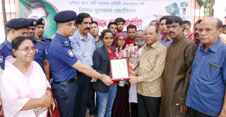 শেরপুরের সর্বত্র চলছে ক্রিকেটার জ্যোতি বন্দনা