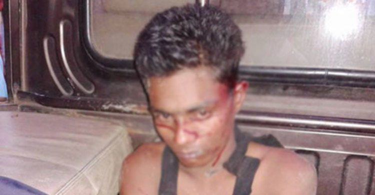 ডাকাতকে গণপিটুনি দিয়ে পুলিশে সোপর্দ