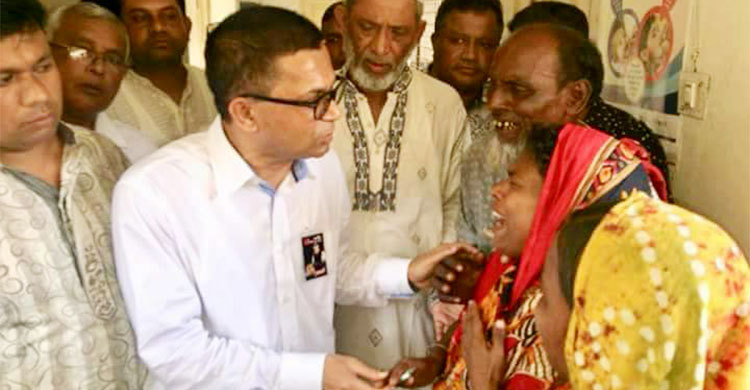 পদ্মা নদীতে নিখোঁজ ৮ জনের পরিবারকে আর্থিক সহায়তা