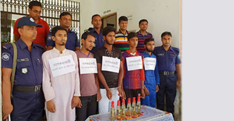 সিরাজগঞ্জে পেট্রলবোমাসহ ৫ শিবিরকর্মী আটক