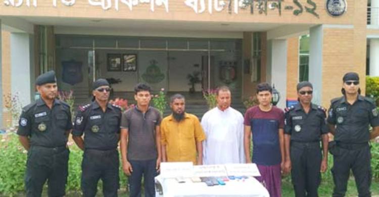 হোটেল ব্যবসার আড়ালে ইয়াবা ব্যবসা, মাদরাসা অধ্যক্ষসহ আটক ৪