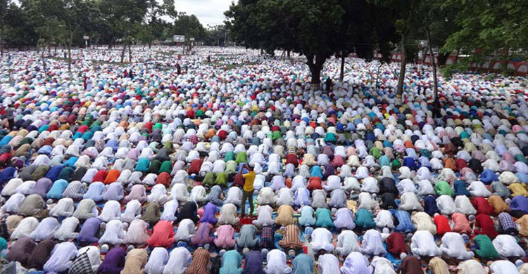Sholakia hosts largest Eid congregation