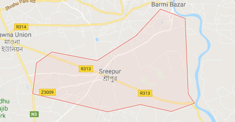 লেগুনা বন্ধ : বিকল্প যানের দাবিতে শ্রমিকদের মহাসড়ক অবরোধ