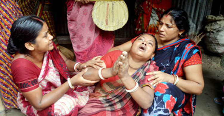 পাবনায় গাছচাপায় প্রাণ গেল দুই স্কুলছাত্রের