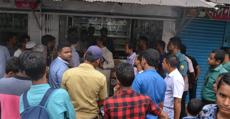 থার্মোমিটার ফেরত না নেয়ায় ফার্মেসিতে ইন্টার্ন চিকিৎসকদের হামলা