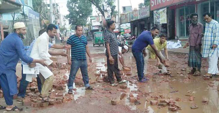মেয়র ও কাউন্সিলরদের সম্মানীর টাকায় সড়ক সংস্কার