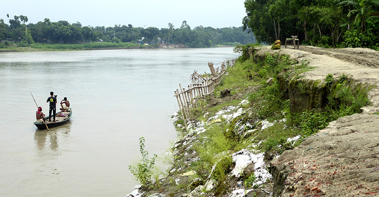 দেড় যুগেও সংস্কার হয়নি টাঙ্গাইল শহর রক্ষা বাঁধ