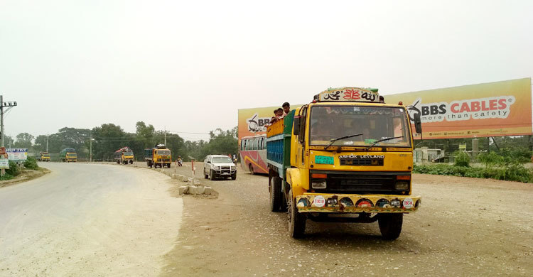 ঢাকা-টাঙ্গাইল মহাসড়কে পরিবহনের চাপ, যানজট নেই