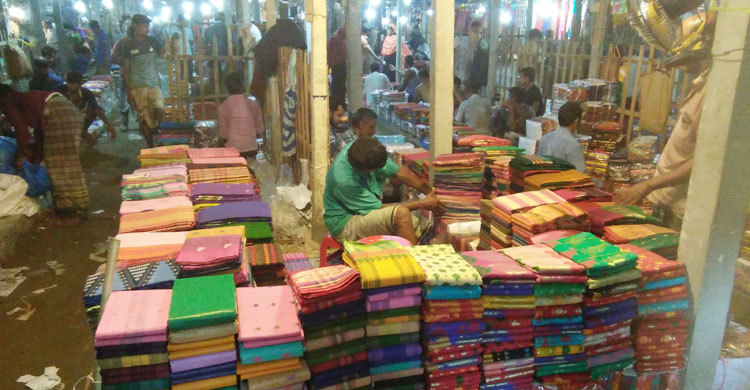 ঈদেও ক্রেতা শূন্য টাঙ্গাইল শাড়ির হাট