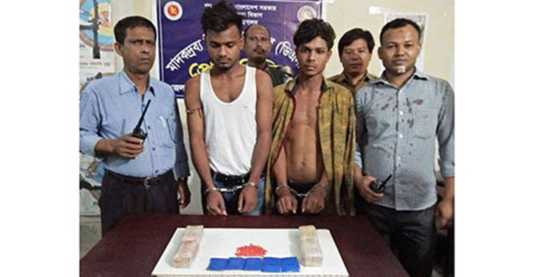 টেকনাফে ইয়াবাসহ দুই যুবক আটক