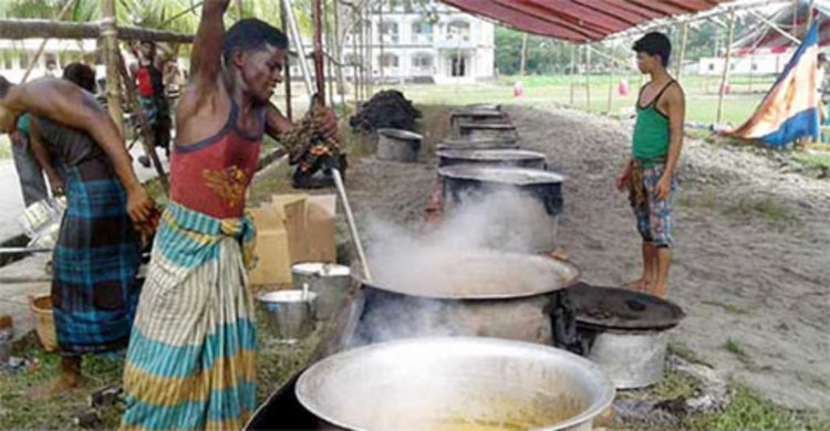 টুঙ্গিপাড়ায় ৪০ হাজার মানুষের মেজবান