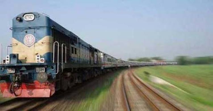 বিনা টিকিটে রেলভ্রমণ : ৮২০ যাত্রীকে জরিমানা