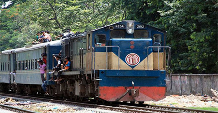 বিনা টিকিটে ৭৫৮ যাত্রীর ট্রেন ভ্রমণ