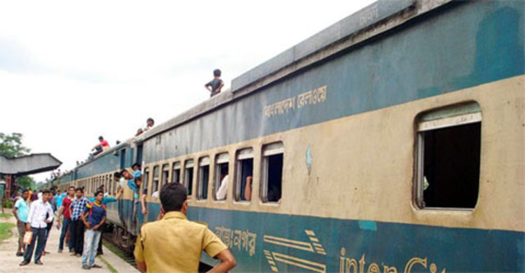 বিনা টিকিটে রেল ভ্রমণের দায়ে ৭২০ যাত্রীকে জরিমানা
