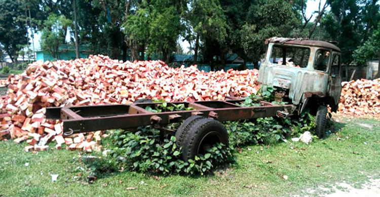 উল্লাপাড়া সওজ বিভাগই বেহাল দশায়