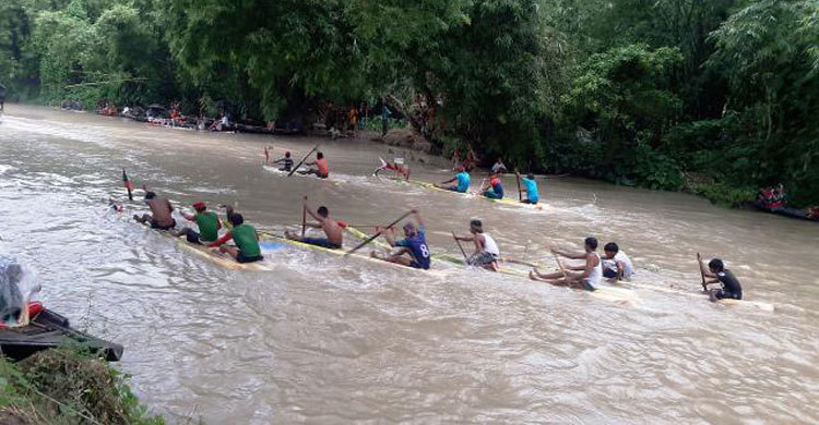 সাধুর খালে ভেলার বাইচ প্রতিযোগিতা