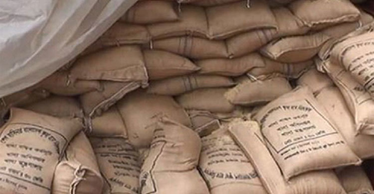 ট্রলিসহ ১০৭ বস্তা চাল আটক করে পুলিশে দিল জনতা