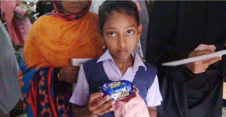 ভৈরবে শিক্ষার্থীদের মাঝে মেয়াদোত্তীর্ণ বিস্কুট বিতরণ