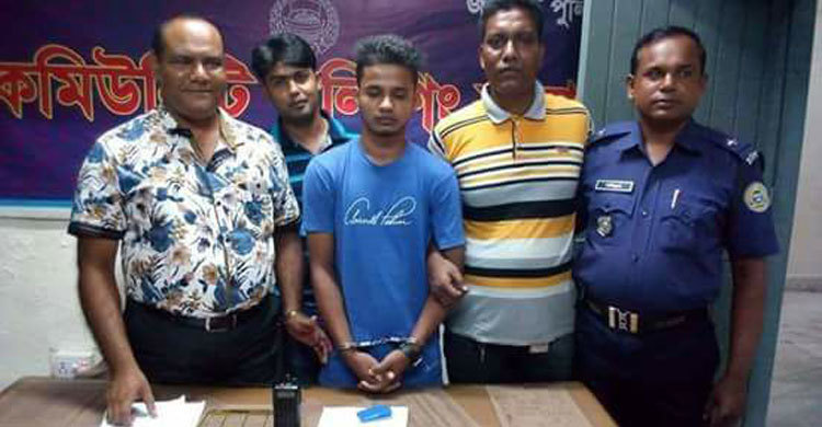 নলছিটিতে ছাত্রলীগ নেতার গাড়িতে ইয়াবা, সহযোগী আটক