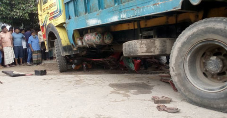 দিনাজপুরে ট্রাকচাপায় ইজিবাইক যাত্রী নিহত