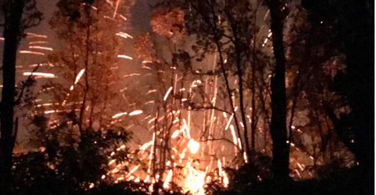 Hawaiian volcanic eruption forces residents to flee their homes