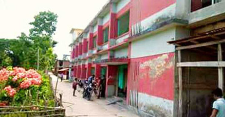 নকলে বাধা দেয়ায় শিক্ষা কর্মকর্তা লাঞ্ছিত