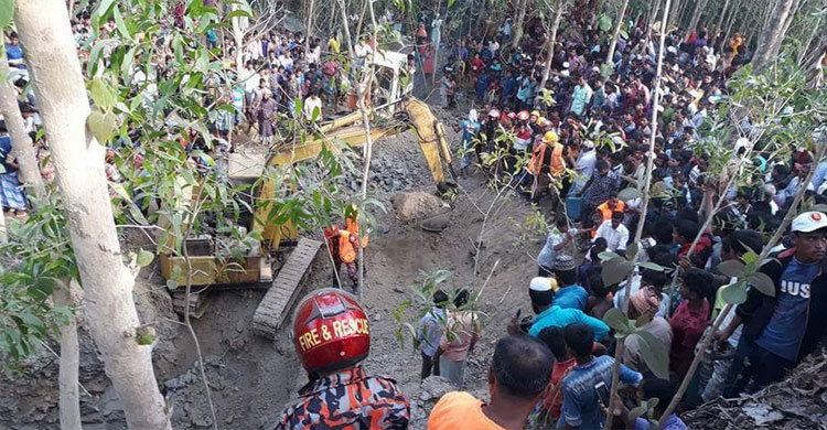নাইক্ষ্যংছড়িতে পাহাড়ধসের ঘটনায় মামলা