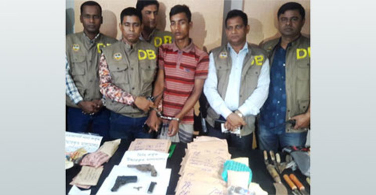 বরিশালে পিস্তল ও গুলিসহ গ্রেফতার ১