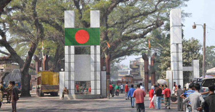 বেনাপোল চেকপোস্টে পাসপোর্টযাত্রীদের হয়রানি করছে বিজিবি