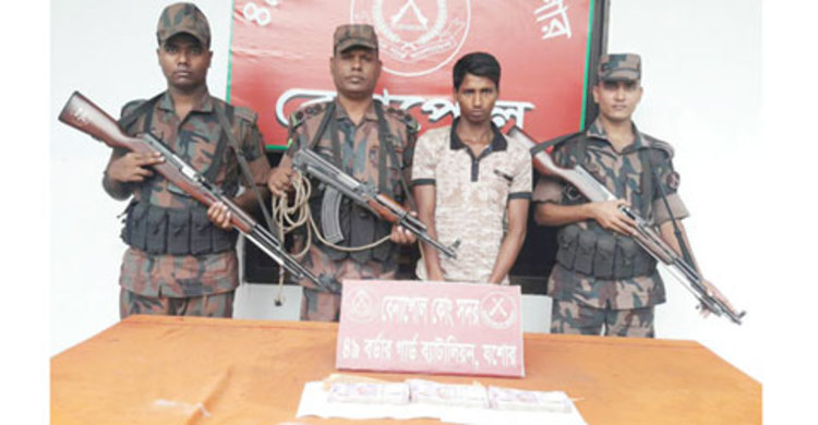 বেনাপোলে ৬ লাখ রুপিসহ গ্রেফতার ১