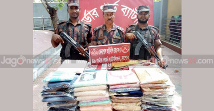 ট্রেন থেকে বিপুল পরিমাণ ভারতীয় কাপড় জব্দ