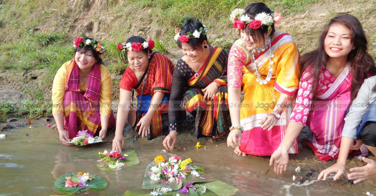 পাহাড়ে পাহাড়ে ‘বৈসাবি’ উৎসবের হাওয়া