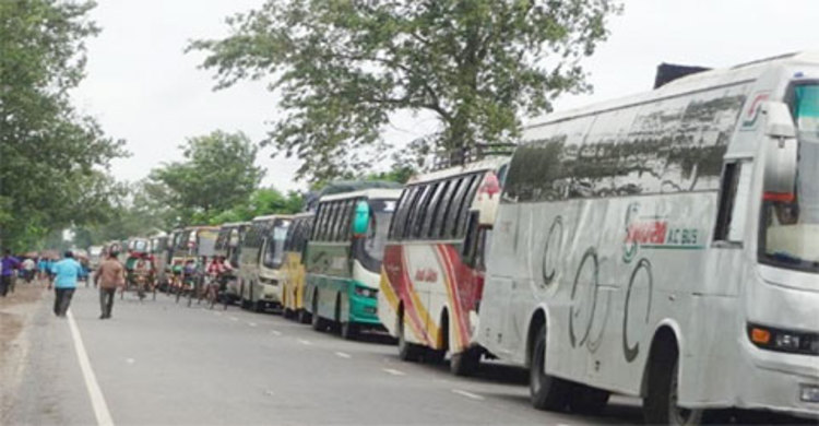 দৌলতদিয়ায় সিরিয়ালে ৫ শতাধিক যানবাহন