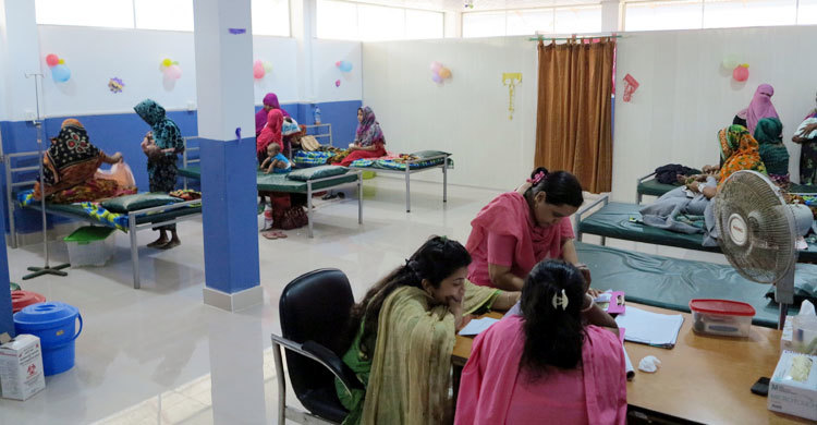 রোহিঙ্গাদের সেবায় এমএসএফ ক্লিনিকে প্রসূতি বিভাগ