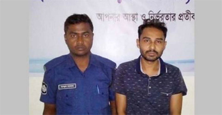 ছাত্রীকে খালি কক্ষে ডেকে শিক্ষক ধরা
